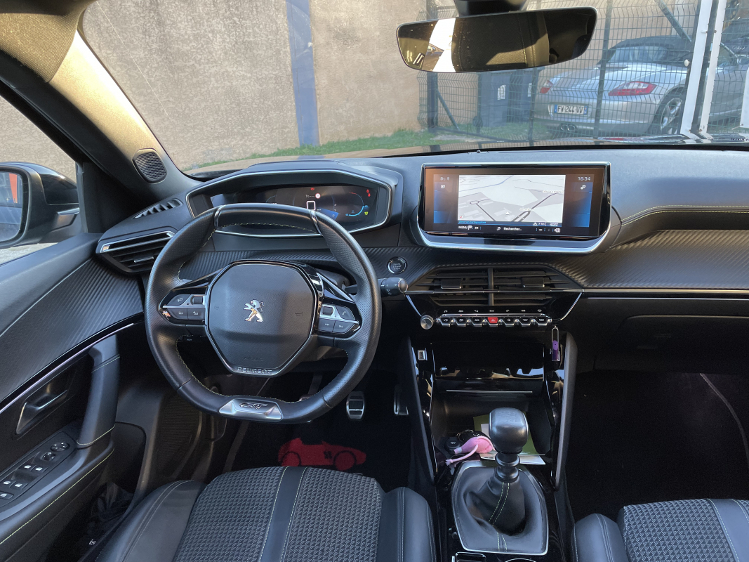 Peugeot 2008 — 12
